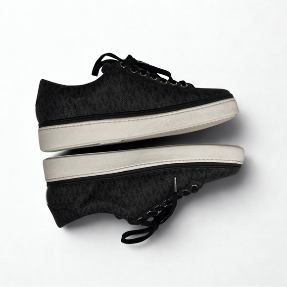 MICHAEL Michael Kors Chapman Logo Charm Lace-Up Sneakers Size 11 - Picture 7 of 9